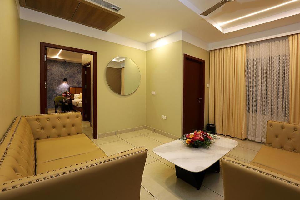 Hotel New York Square Kottayam Dış mekan fotoğraf