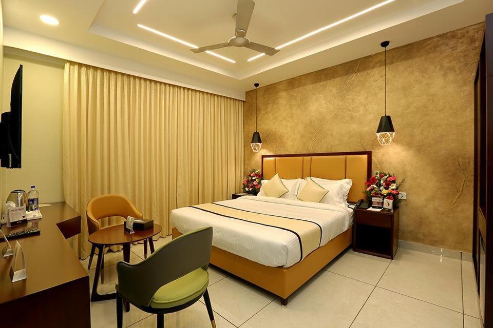 Hotel New York Square Kottayam Dış mekan fotoğraf