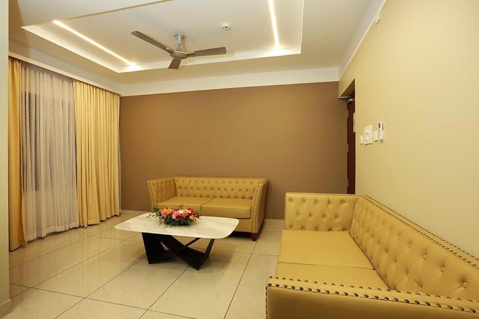 Hotel New York Square Kottayam Dış mekan fotoğraf