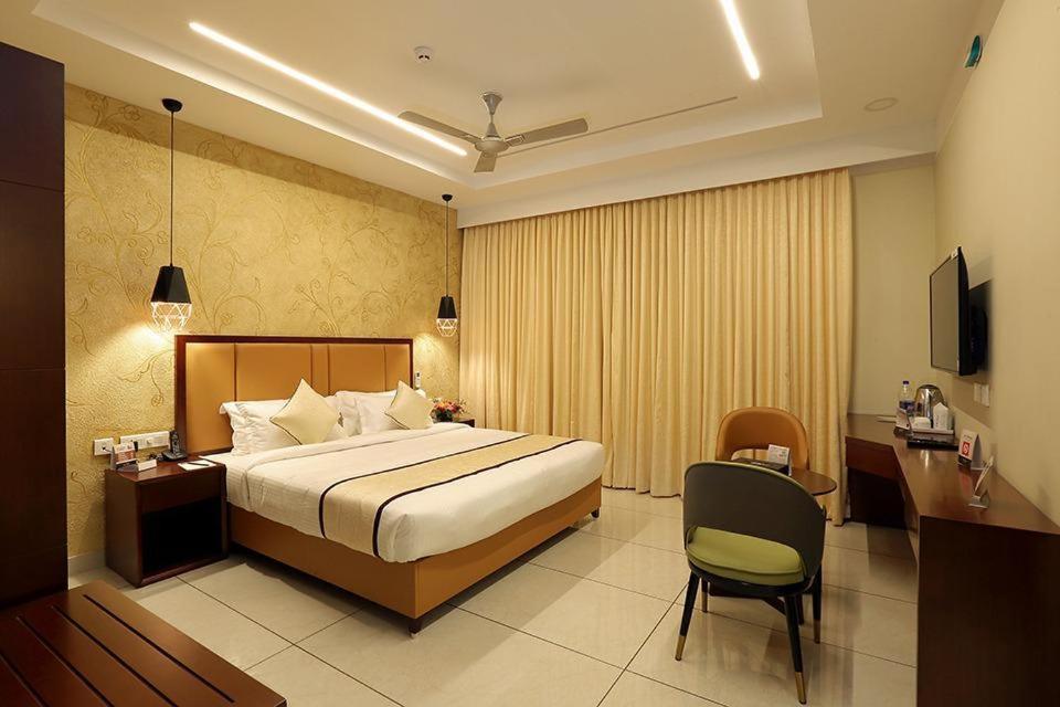 Hotel New York Square Kottayam Dış mekan fotoğraf