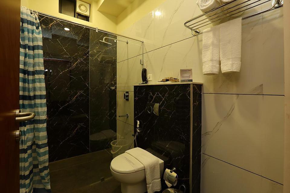 Hotel New York Square Kottayam Dış mekan fotoğraf