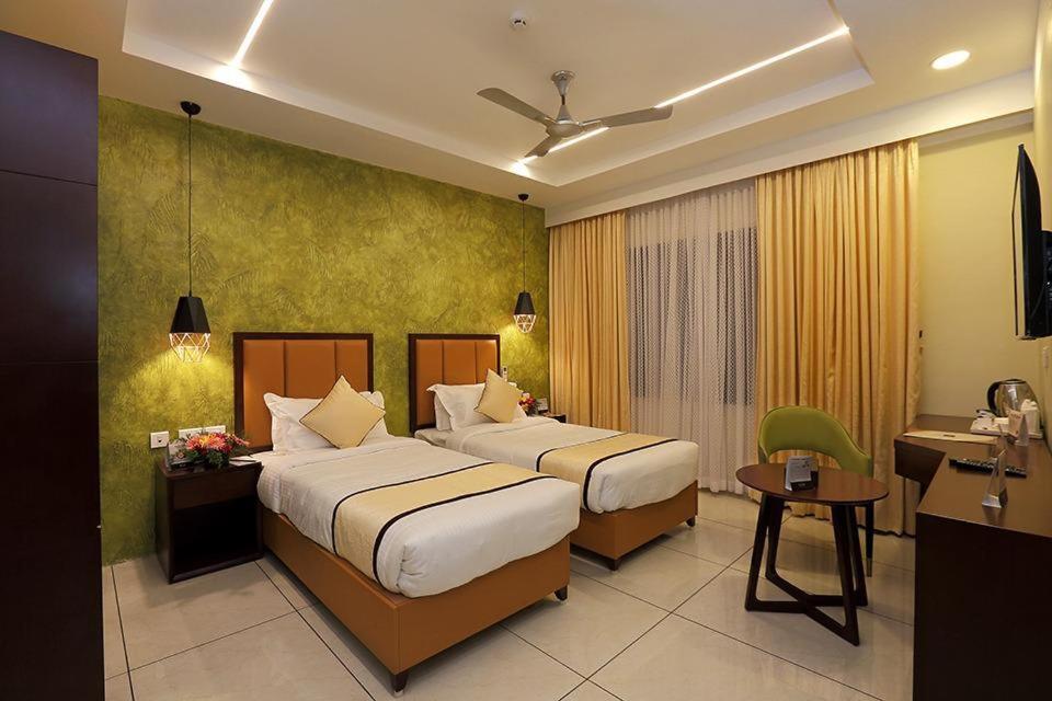 Hotel New York Square Kottayam Dış mekan fotoğraf