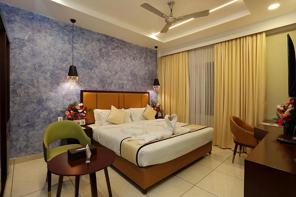 Hotel New York Square Kottayam Dış mekan fotoğraf