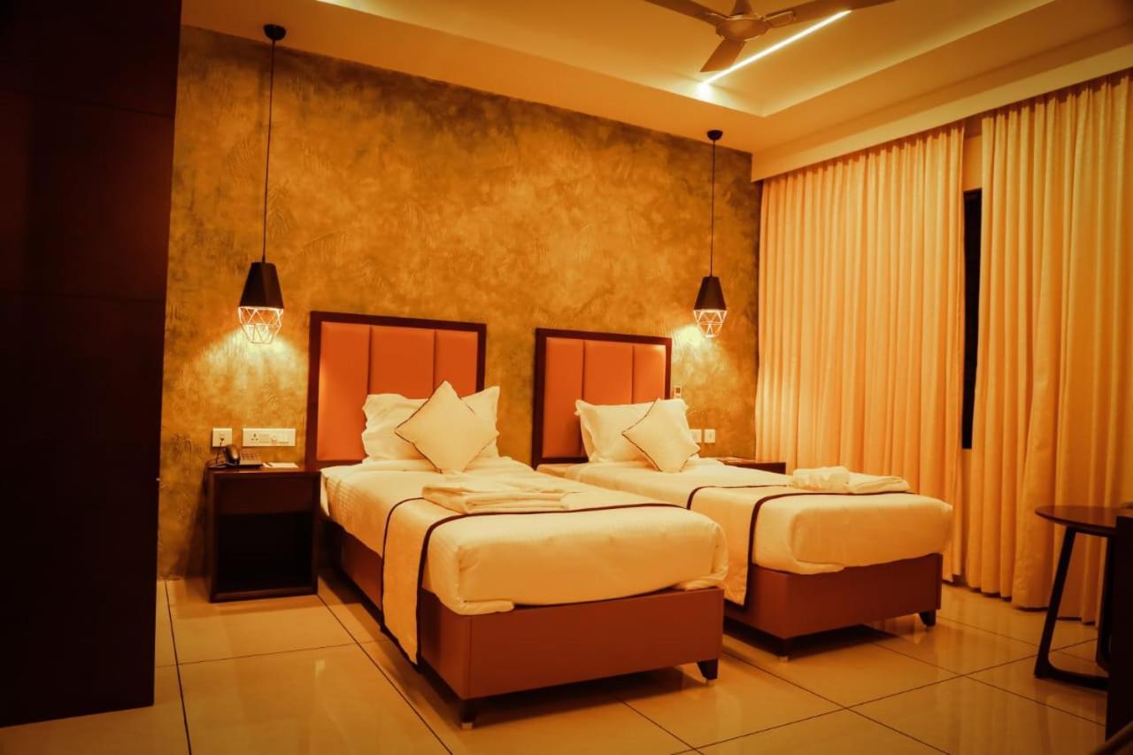 Hotel New York Square Kottayam Dış mekan fotoğraf