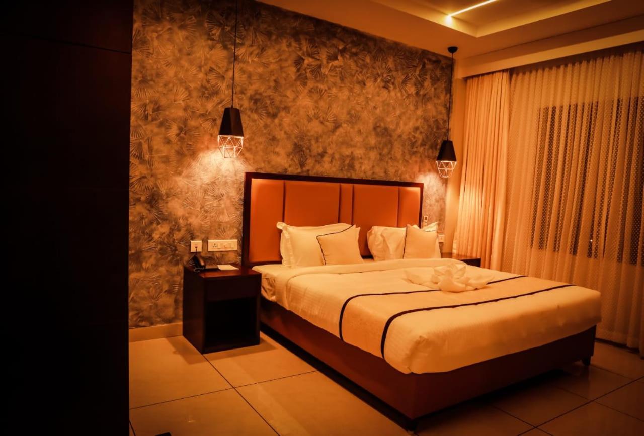 Hotel New York Square Kottayam Dış mekan fotoğraf