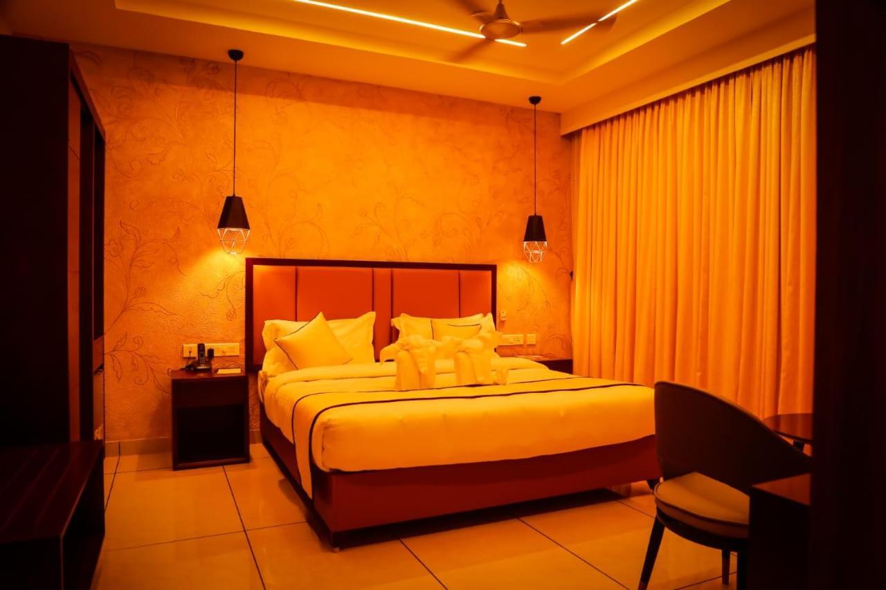 Hotel New York Square Kottayam Dış mekan fotoğraf