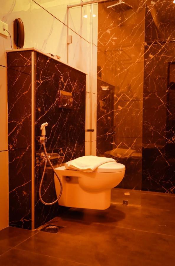 Hotel New York Square Kottayam Dış mekan fotoğraf