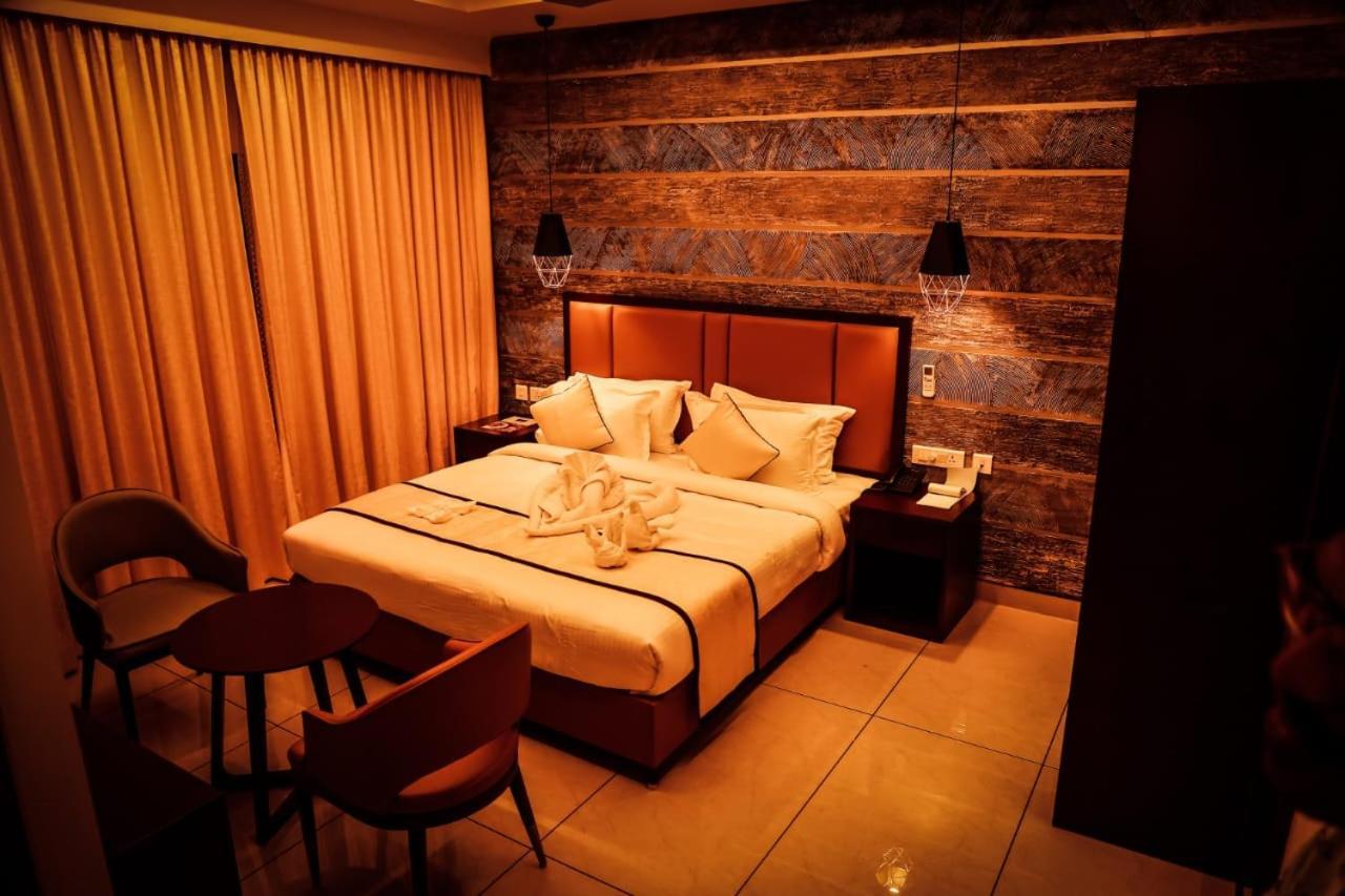 Hotel New York Square Kottayam Dış mekan fotoğraf